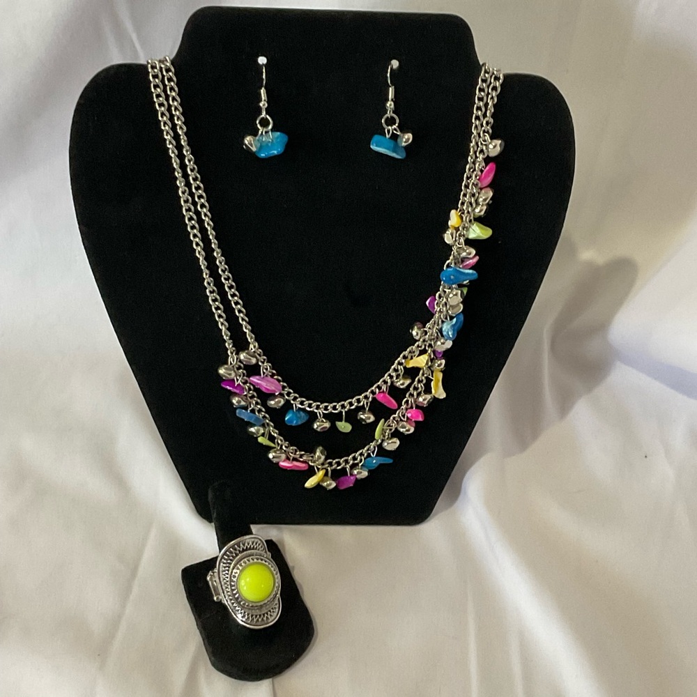 Paparazzi Women’s Colorful Pebble Rock Jewelry Set Necklace,Earrings, Ring NWOT